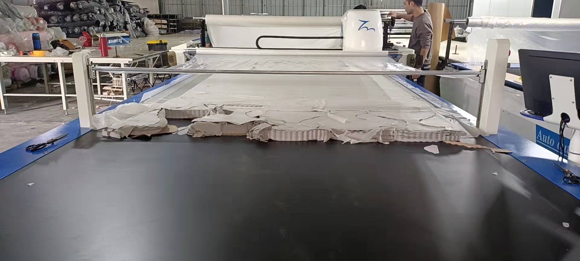 Самая качественная машина для резки ткани